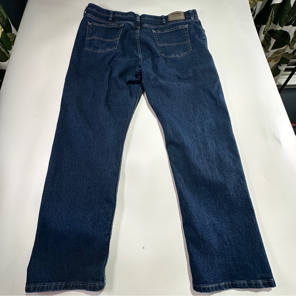 Wrangler Authentics men’s straight leg stretch denim everyday jeans 40x30 - Picture 7 of 9